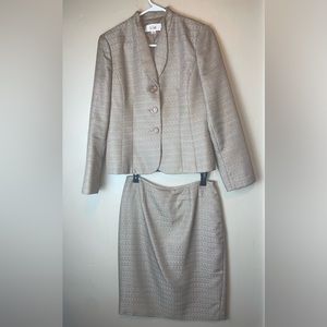 Le Suit women’s suit jacket & skirt size 8